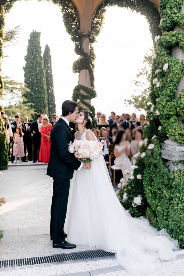 Свадебный ужин на берегу Комо в окружении