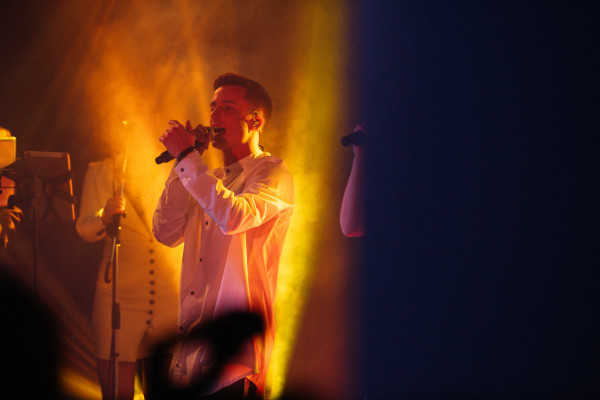 Световое шоу — впечатляющий формат выступления кавер-группы