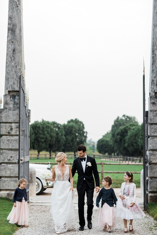 Как развлечь детей на свадьбе?