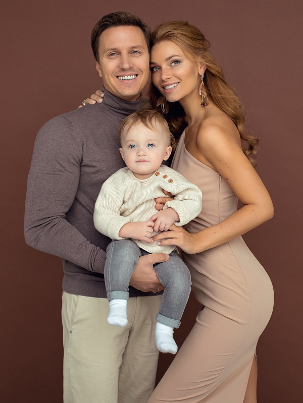 Ведущие Александр Белов