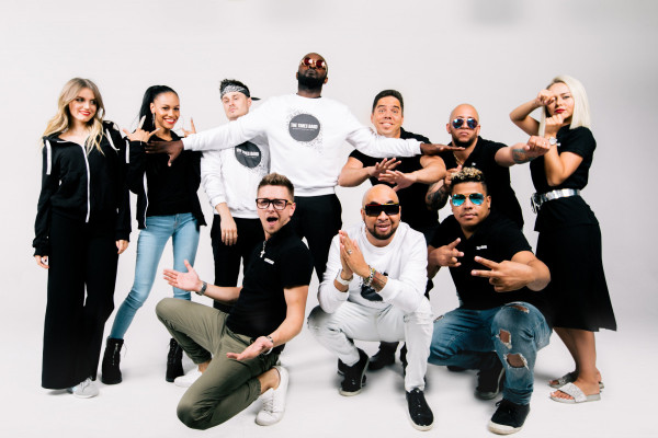 Не только на сцене: в каких форматах