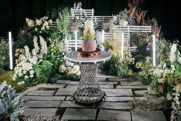 Летняя свадьба с утром невесты посреди озера