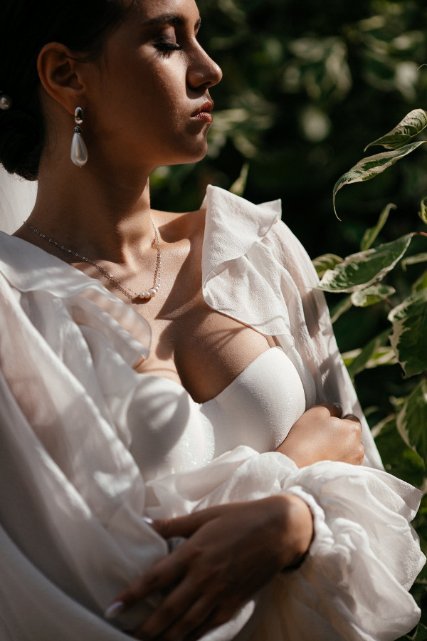 Летняя свадьба с утром невесты посреди озера