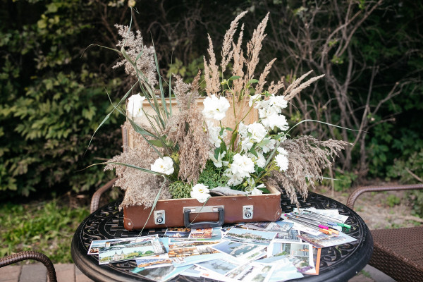 Летняя свадьба с утром невесты посреди озера