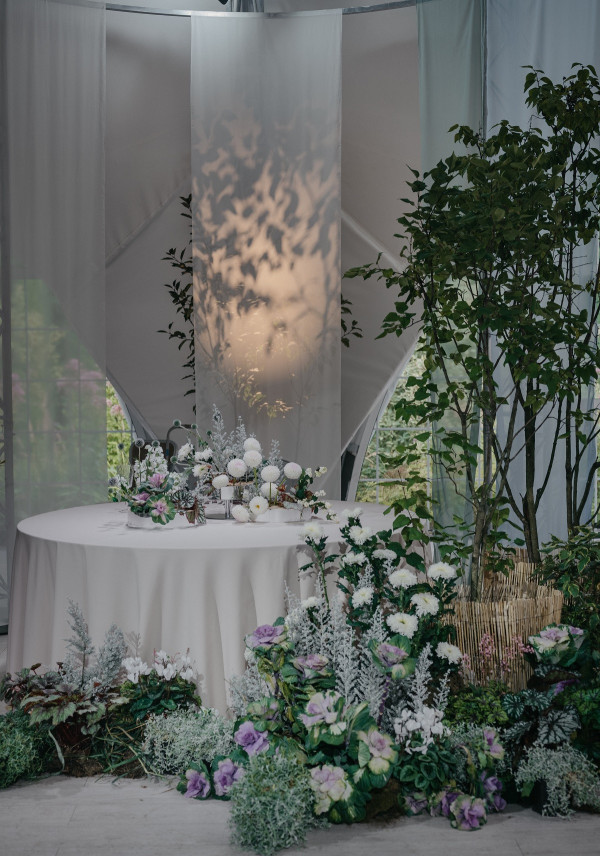 Летняя свадьба с утром невесты посреди озера