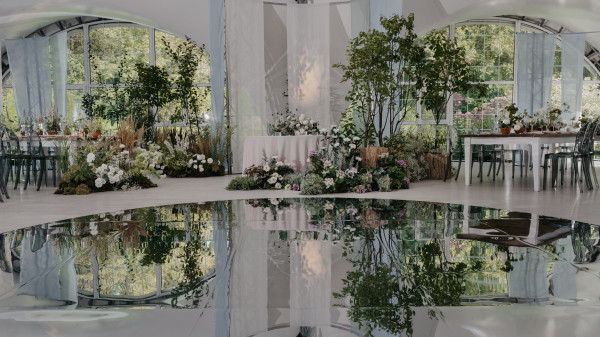 Летняя свадьба с утром невесты посреди озера