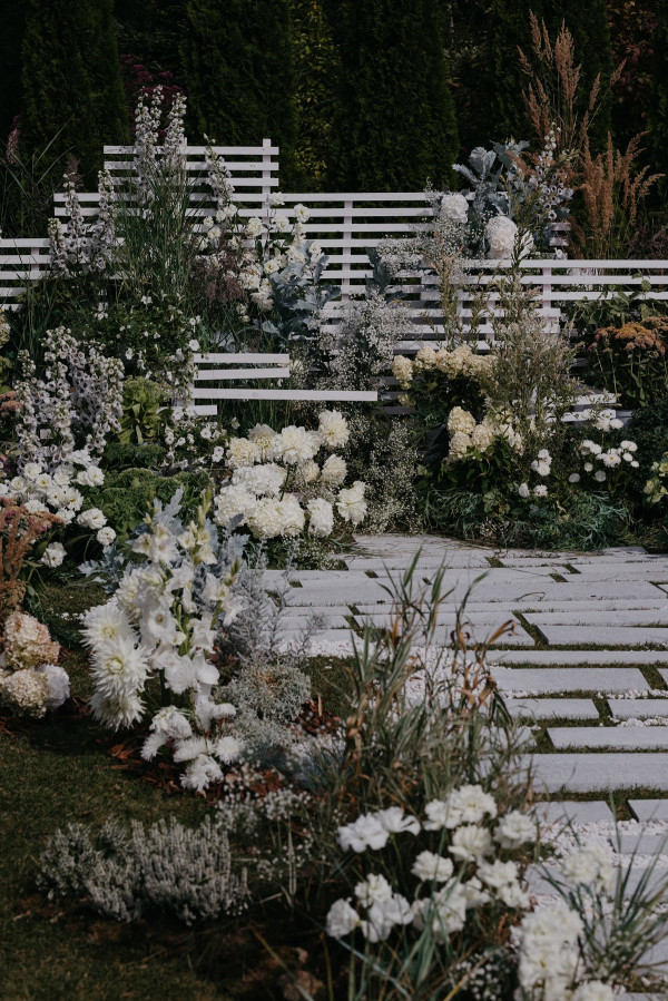 Летняя свадьба с утром невесты посреди озера