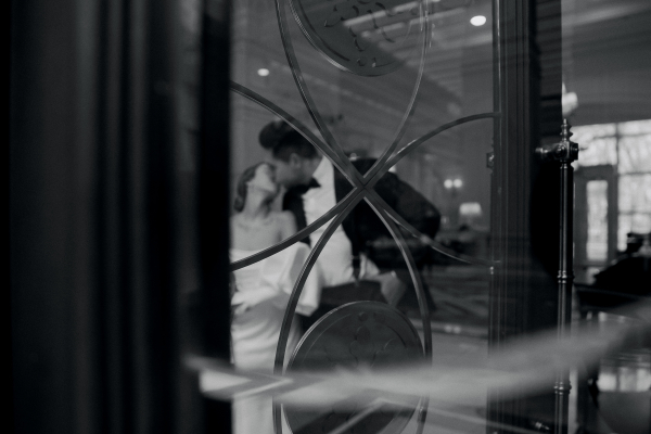 Творческий проект с лаконичным декором от свадебного