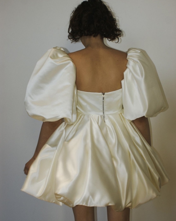 Свадебные платья-мини: как выбрать и где купить