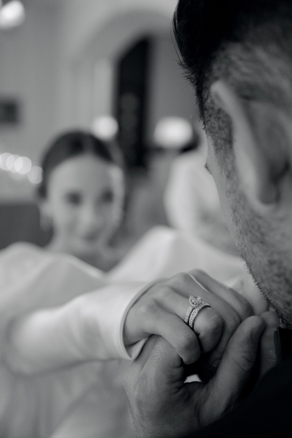 Творческий проект с лаконичным декором от свадебного