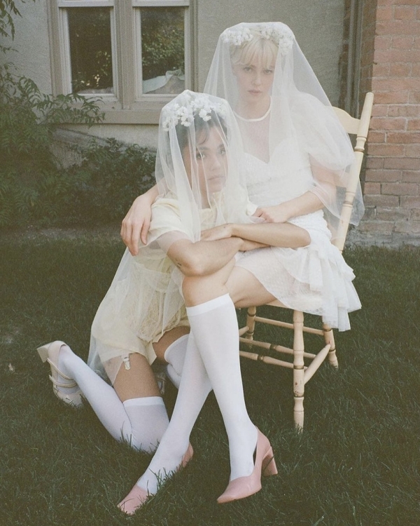 Свадебные платья-мини: как выбрать и где купить