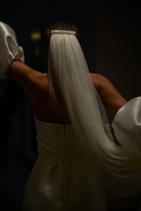 Творческий проект с лаконичным декором от свадебного