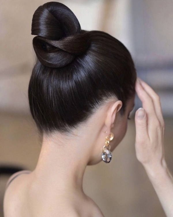 Актуальные свадебные прически 2022