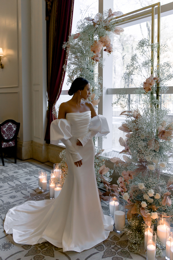 Творческий проект с лаконичным декором от свадебного