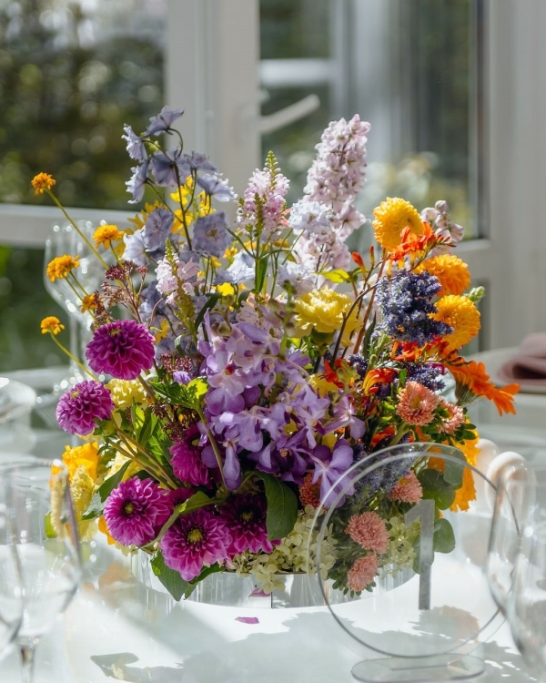 Свадьба с яркой флористикой  от агентства