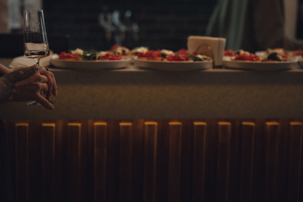 Классика с заводным характером на свадьбе с