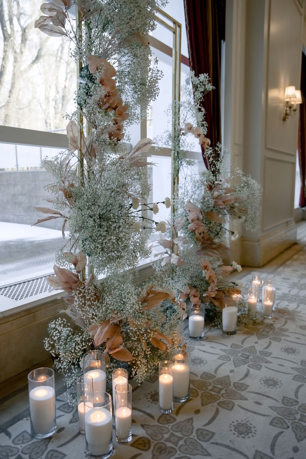 Творческий проект с лаконичным декором от свадебного