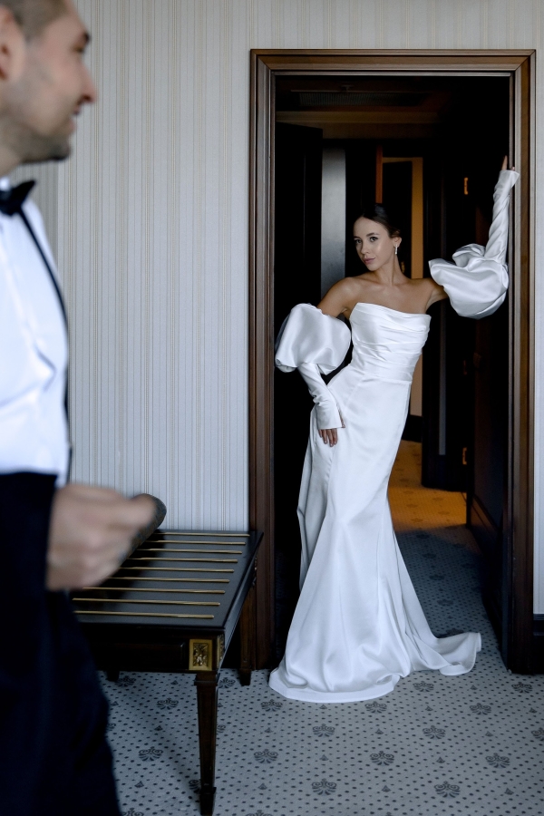 Творческий проект с лаконичным декором от свадебного