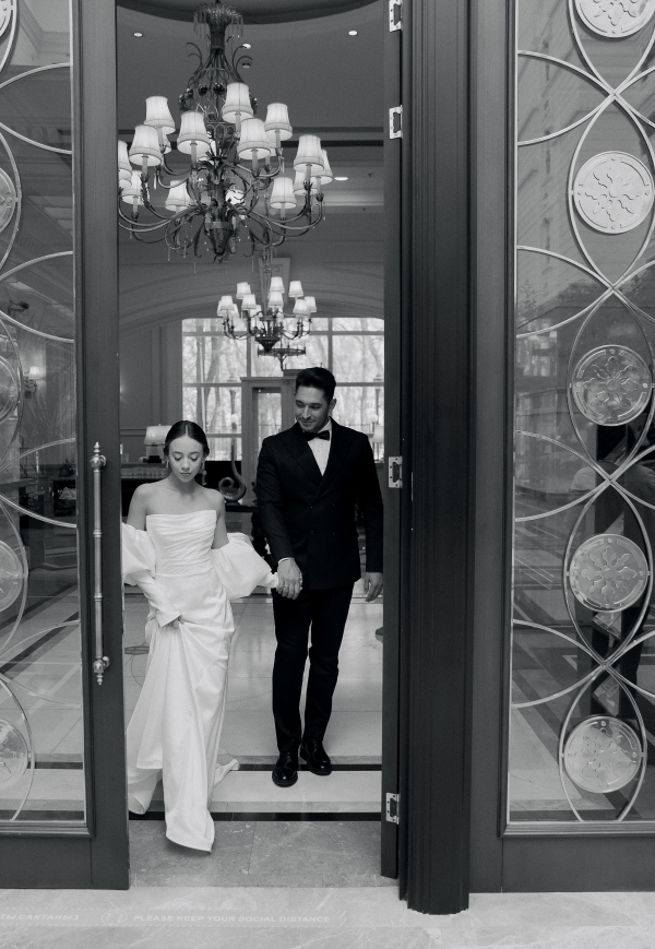 Творческий проект с лаконичным декором от свадебного