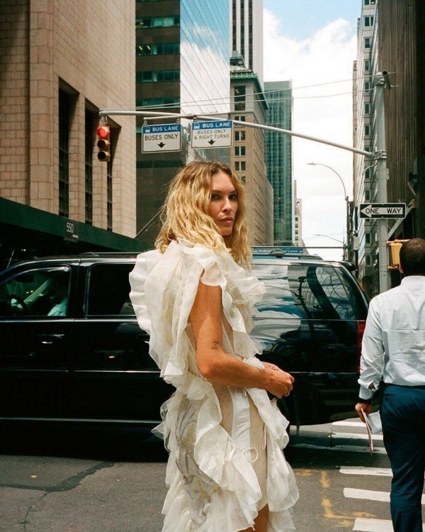 5 стильных свадебных нарядов известных моделей