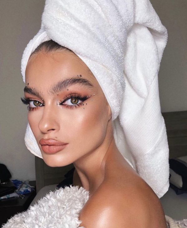 Актуальный свадебный макияж глаз 2022