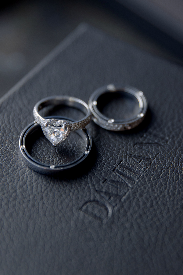 Творческий проект с лаконичным декором от свадебного