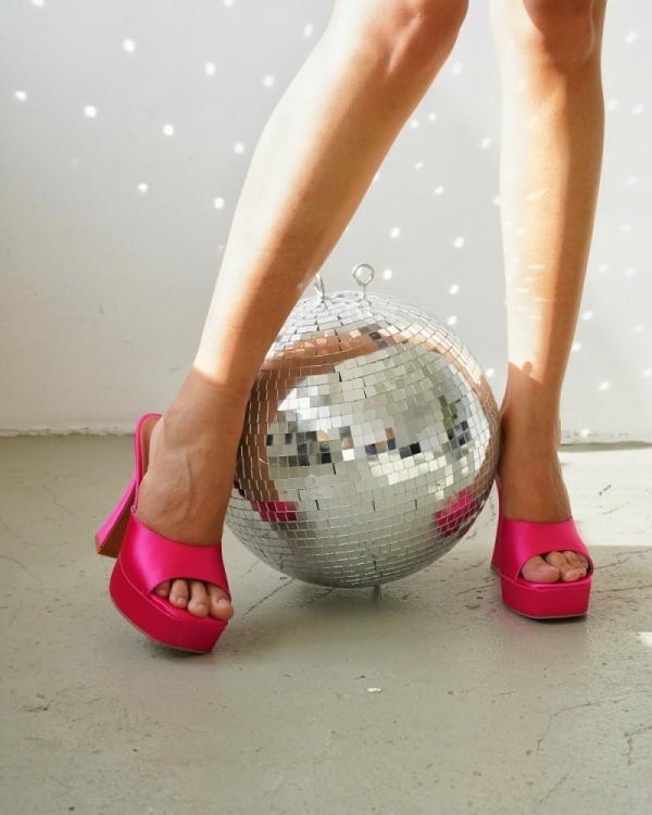 Пригласили на свадьбу? Вот 36 стильных туфель