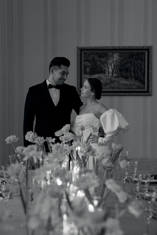 Творческий проект с лаконичным декором от свадебного