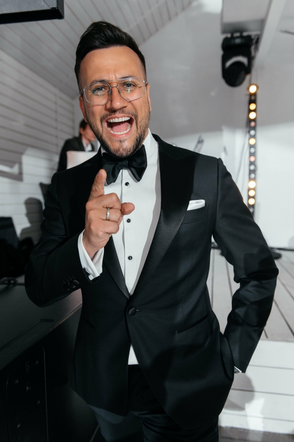 Ведущие Стас Зубков