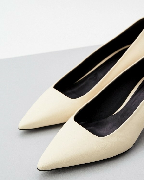 Пригласили на свадьбу? Вот 36 стильных туфель