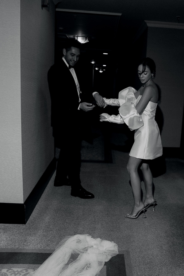 Творческий проект с лаконичным декором от свадебного