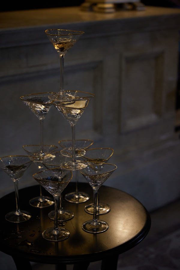 Творческий проект с лаконичным декором от свадебного