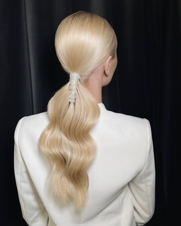 Актуальные свадебные прически 2022