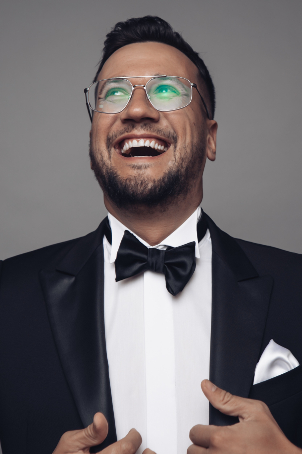 Ведущие Стас Зубков