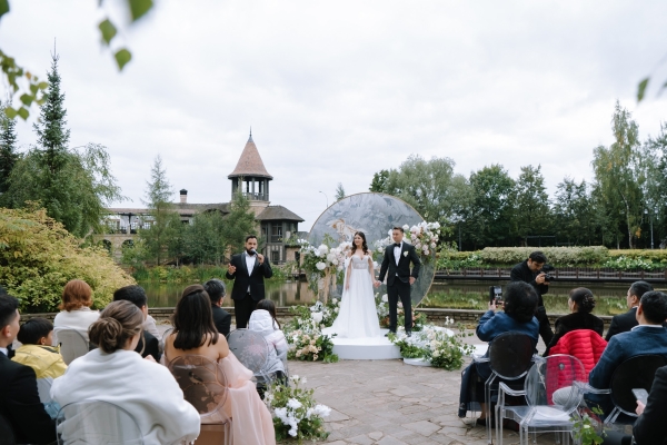 Атмосфера Франции XX века с нотками Востока