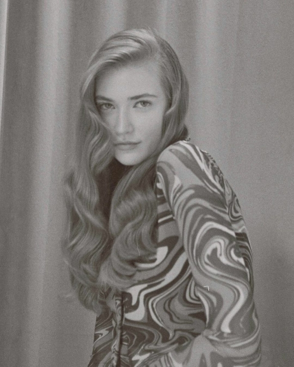 Актуальные свадебные прически 2022