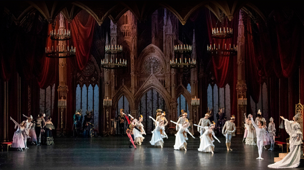 Майские праздники в Санкт-Петербурге: куда сходить и