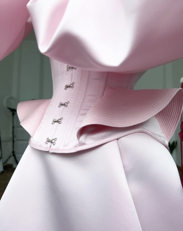 10 свадебных нарядов в духе «Бриджертонов»