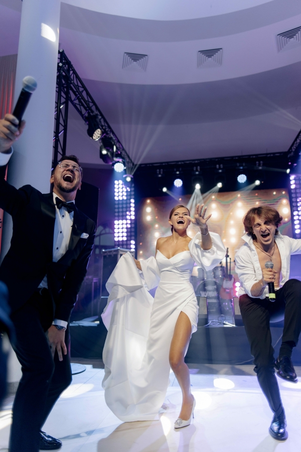 Ведущие Стас Зубков