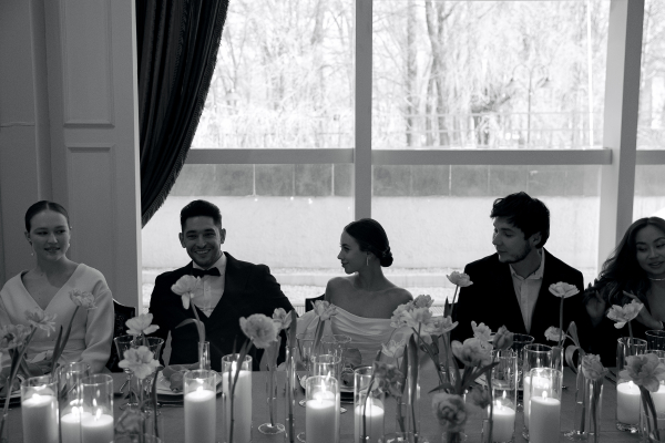 Творческий проект с лаконичным декором от свадебного