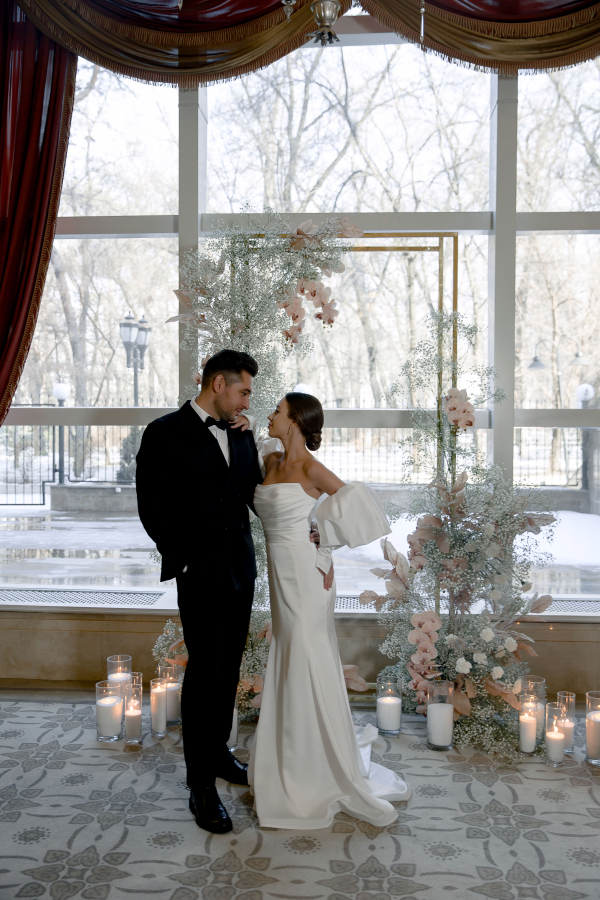 Творческий проект с лаконичным декором от свадебного