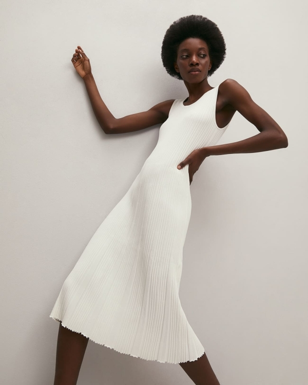 Лаконичные платья для росписи в ЗАГСе