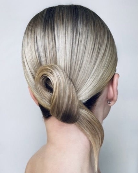 Актуальные свадебные прически 2022