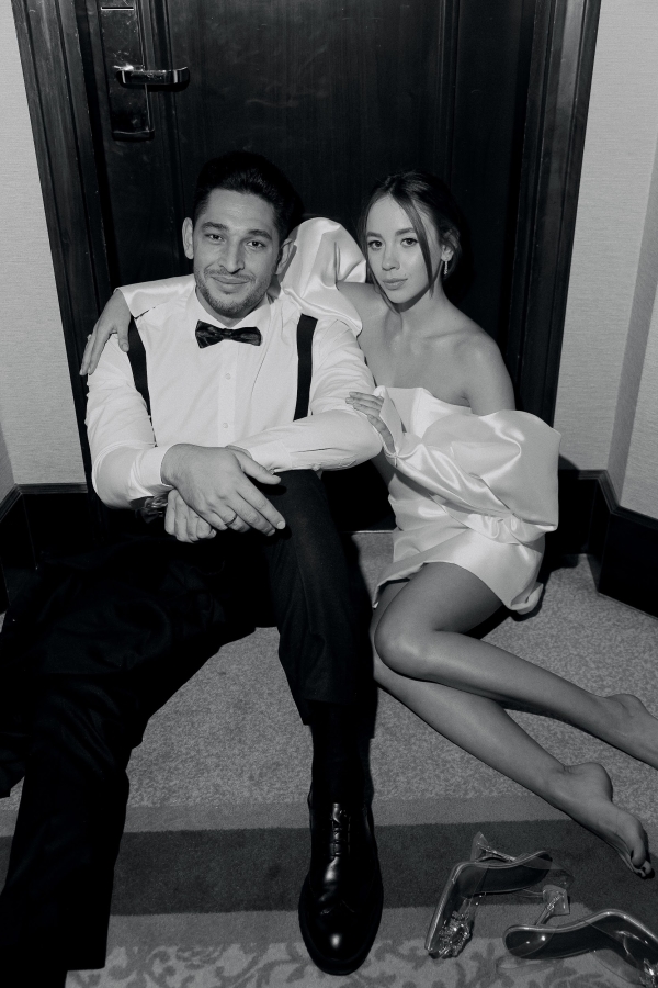 Творческий проект с лаконичным декором от свадебного