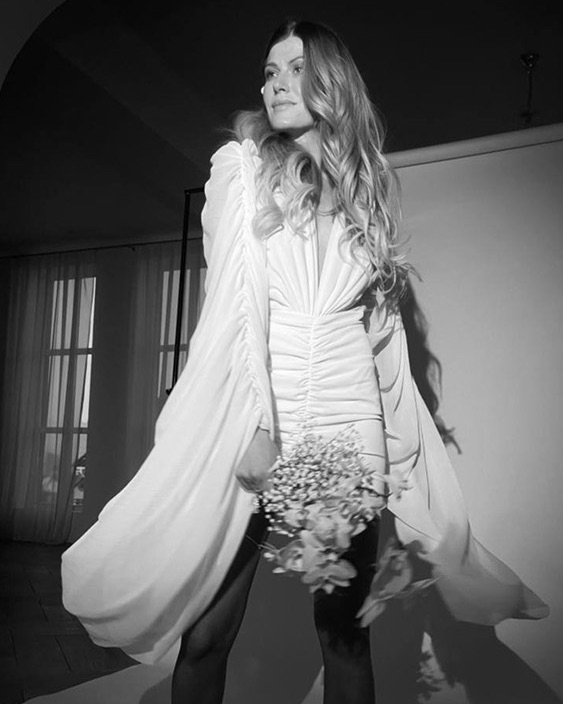 Свадебные платья-мини: как выбрать и где купить