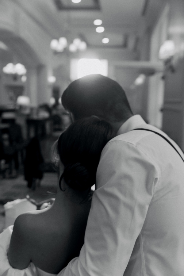 Творческий проект с лаконичным декором от свадебного