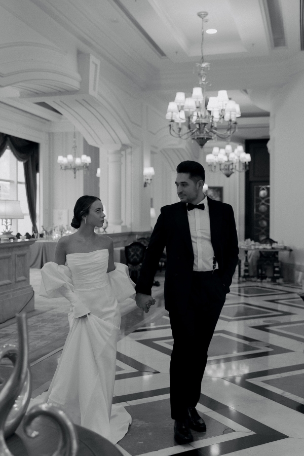 Творческий проект с лаконичным декором от свадебного