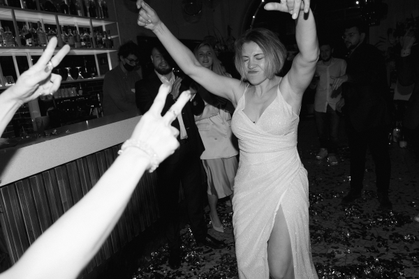 Классика с заводным характером на свадьбе с