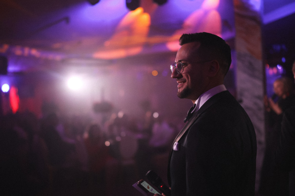 Ведущие Стас Зубков