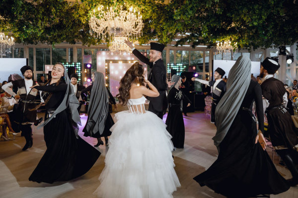 Свадьба с яркой флористикой  от агентства